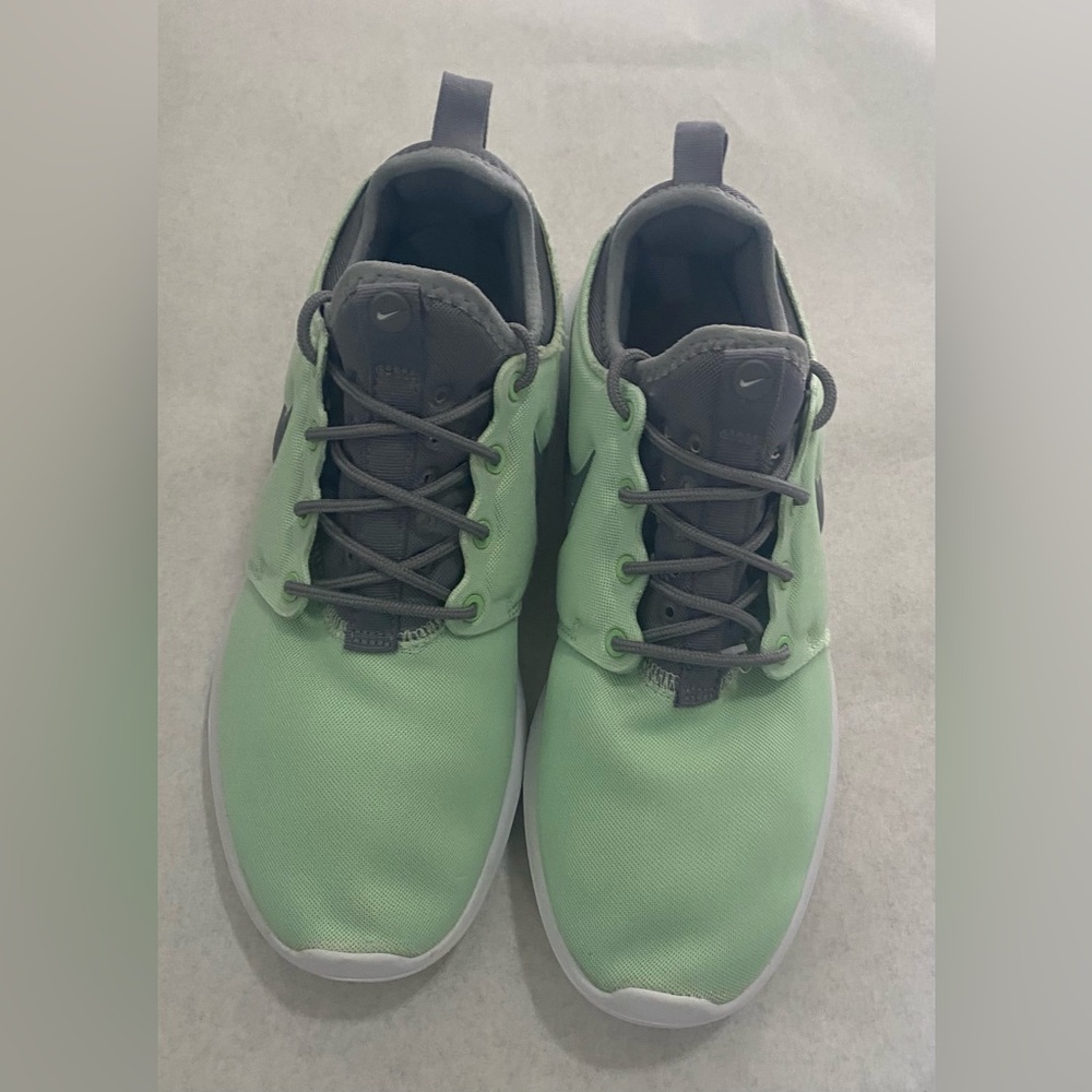 Nike Size 8 Roshe Two Athletic Green Gray Women's Sneaker Excellent Condition - Picture 4 of 13